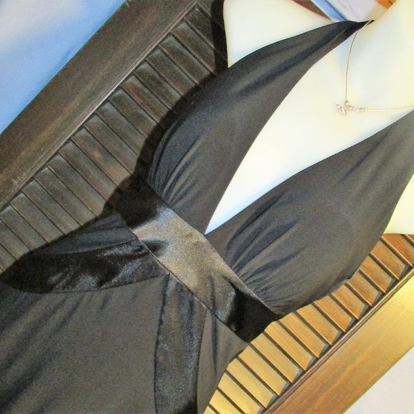 Unknown Dresses & Skirts - Plunging black hi/low formal-no tag